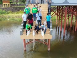 Dinas Perikanan Muba Tebar 135 Ribu Bibit Ikan di Danau Ulak Lia