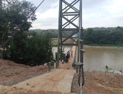 Baru Selesai Pembangunan Jembatan Gantung di Desa Lubuk Emas Sudah Mengalami Kerusakan