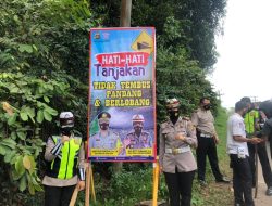 Rawan Kecelakaan, Polres Muba Pasang Banner Himbauan Berkendaraan