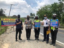 Rawan Kecelakaan Polres Muba Pasang Rambu Darurat dan Banner Himbauan