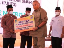 Alex Noerdin Serahkan KWH Gratis dan Resmikan Taman 1000 Gapura Sungai Lilin