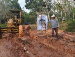 PUPR Terus Bekerja, Kali Ini Perbaiki Jalan Di Plakat Tinggi