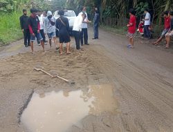 Sidak Jalan Rusak di Desa Lubuk Rumbai Bupati HDS Meminta Dinas PU PR Harus Cepat Perbaikan Sementara