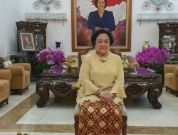 Lebaran Pertama, Ketua DPR RI Puan Maharani Bareng Mantan Presiden Megawati Kompak Pakai Gambo Muba