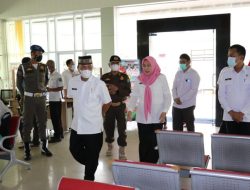Pastikan Pegawai Tidak Bolos, Sekda Apriyadi Keliling Kantor Dinas