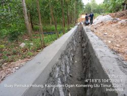 Pemkab OKU Timur Melalui Dinas PUTR Bangun Drainase, Guna Kepentingan Warga Saung Dadi