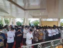 Pemkab OKU Timur Langsungkan Sholat Jenazah Secara Ghoib Mendoakan Almh Hj. Percha