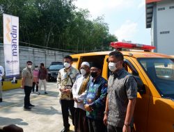 Bank Mandiri Serahkan Dua Unit Ambulance CSR di Kabupaten OKU Timur