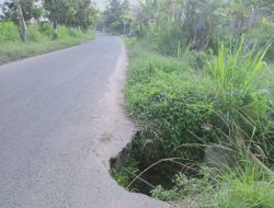 Jalan Provinsi di Desa Sukabaru Bunga Mayang OKU Timur Terancam Amblas 