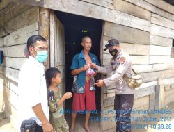 Indahnya Berbagi, Polsek Sanga Desa Salurkan Bantuan Sembako
