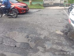 Pengendara Keluhkan Plat Injak Jembatan Kotabaru Martapura Berlobang