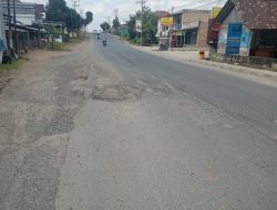 Membahayakan, Pengendara Keluhkan Akses Jalitengsum Karena Rusak dan Berlobang