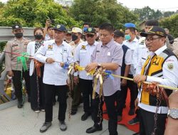 Bupati Oku Timur Resmikan Jembatan Sungai Langit Desa Bantan