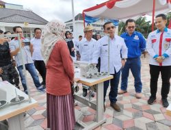 Bentuk Nyata Janji Politik Hdstullah UMKM Terima Bantuan Peralatan Dagang dan Mesin Jahit