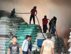 Diduga Arus Pendek Listrik, Gudang Beras Milik PP. Mandala Raya Desa Babatan Saudagar di Lalap Sijago Merah