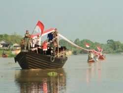 Kecamatan BayLen Bentangkan Bendera Merah Putih 177 Meter di Sungai Lalan