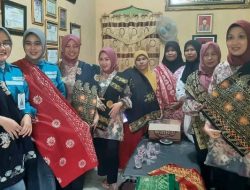 Mendukung Pelaku UMKM, (IIPK) BSB Rupit Berkunjung Ke Citra Batik Desa Biaro Lama