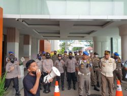 Diduga PT. TSM Abaikan Keluhan Warga , Aliansi Warga PTM Gelar Aksi Demo di Depan Kantor Gubernur