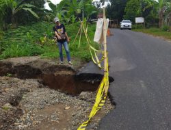 Jalan Penghubung Amblas, Rawan Kecelakaan!