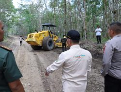 Garap Perbaikan Jalan Seberang Kayuara-Sindang Marga