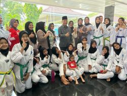 Pj Bupati Apriyadi Beri Semangat Taekwondoin Uji Kenaikan Tingkat