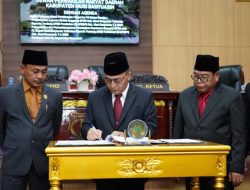 Anggota DPRD Muba dan Pj Bupati Apriyadi Setujui APBD-P TA 2023