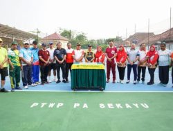 Resmikan Lapangan Tennis PA Sekayu, Pj Bupati H Apriyadi Sempatkan Bermain Tennis